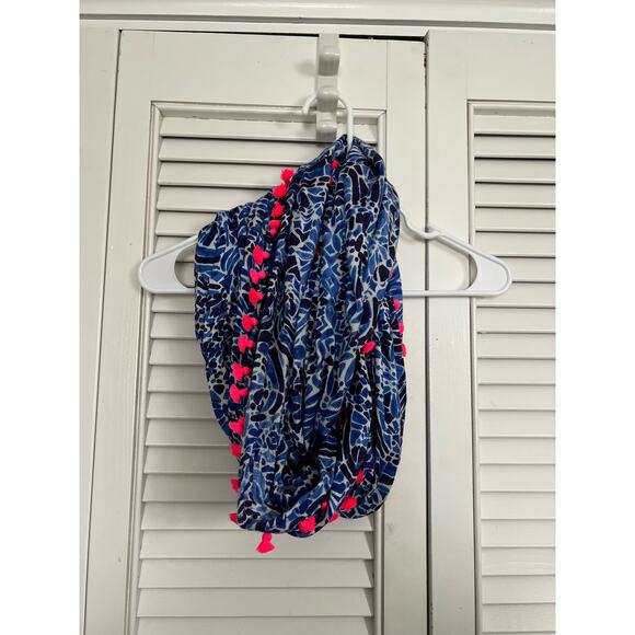 Lilly Pulitzer Resort Infinity Loop Scarf- Swizzle in Taverna Tile Tassel Accent - Picture 1 of 5
